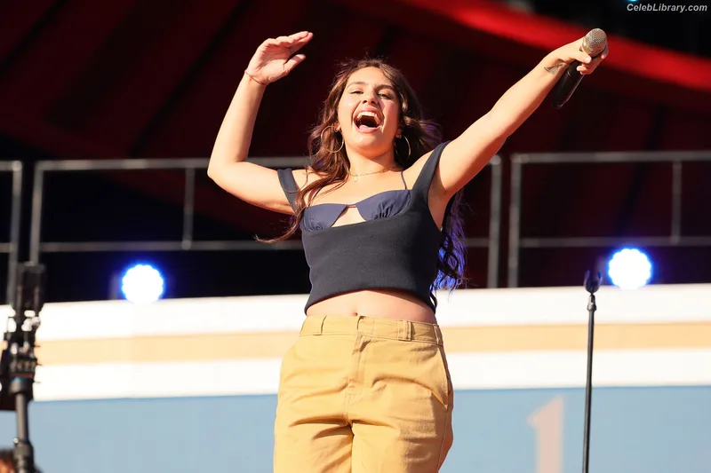 Alessia Cara photo 1 of 310