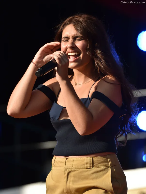 Alessia Cara photo 2 of 310