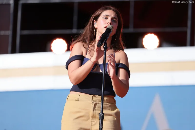 Alessia Cara photo 4 of 310