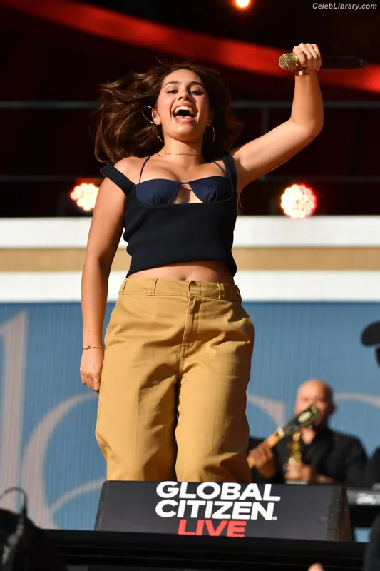 Alessia Cara photo 8 of 310