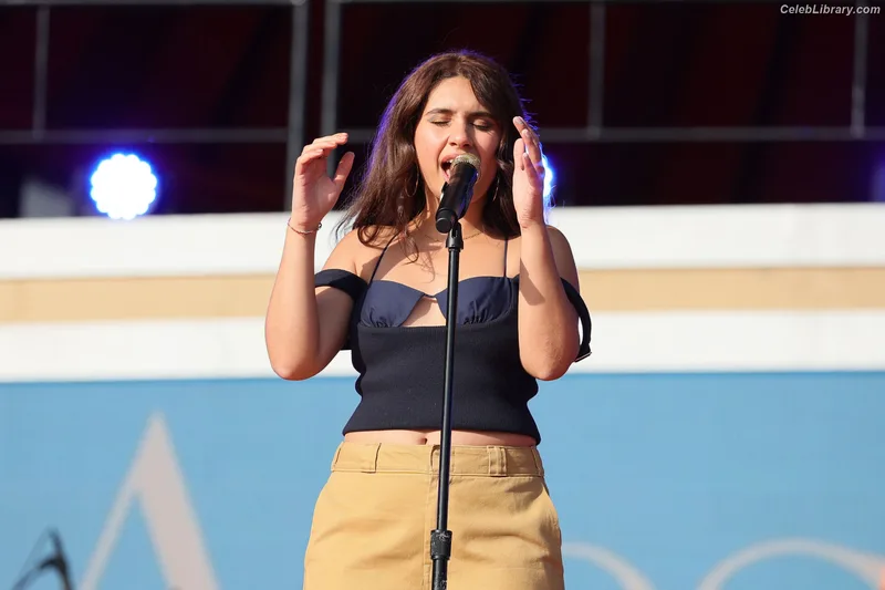 Alessia Cara photo 9 of 310
