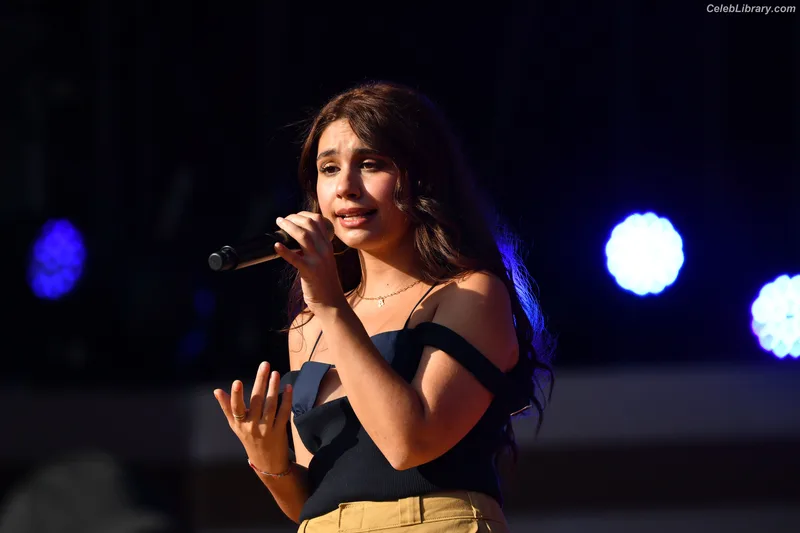 Alessia Cara photo 10 of 310