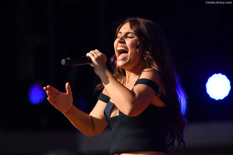 Alessia Cara photo 11 of 310