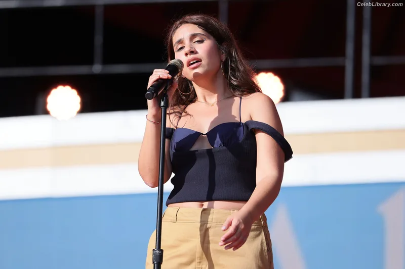 Alessia Cara photo 12 of 310
