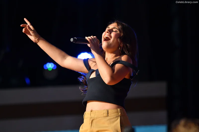 Alessia Cara photo 14 of 310