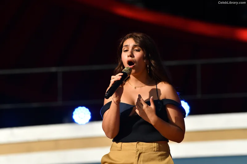 Alessia Cara photo 16 of 310