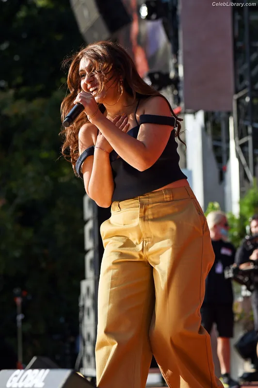 Alessia Cara photo 22 of 310