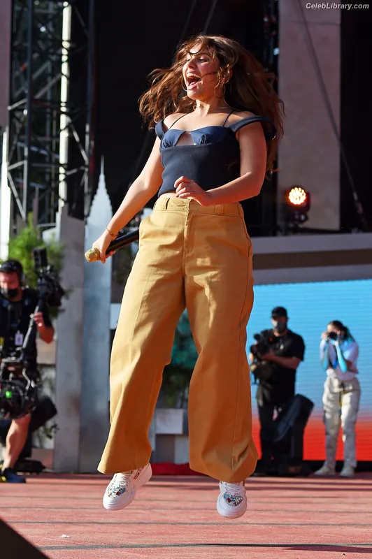 Alessia Cara photo 24 of 310