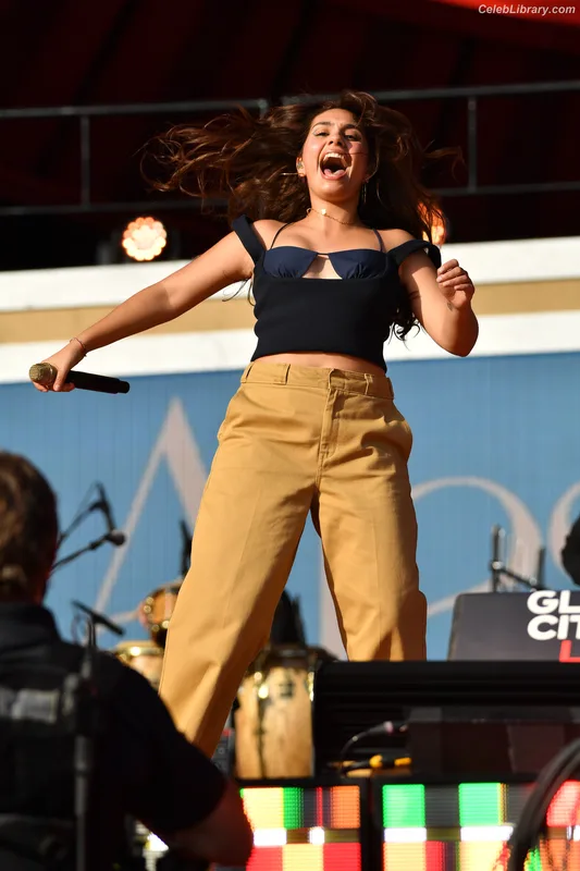 Alessia Cara photo 4 of 310