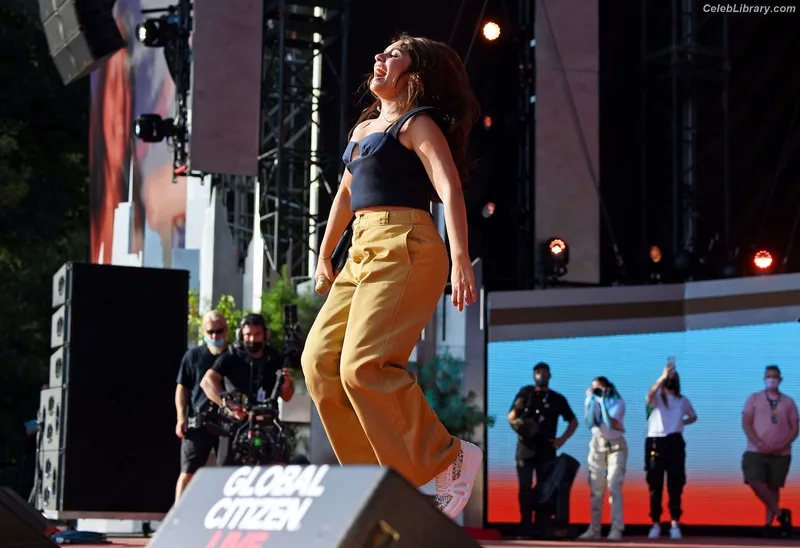Alessia Cara photo 8 of 310