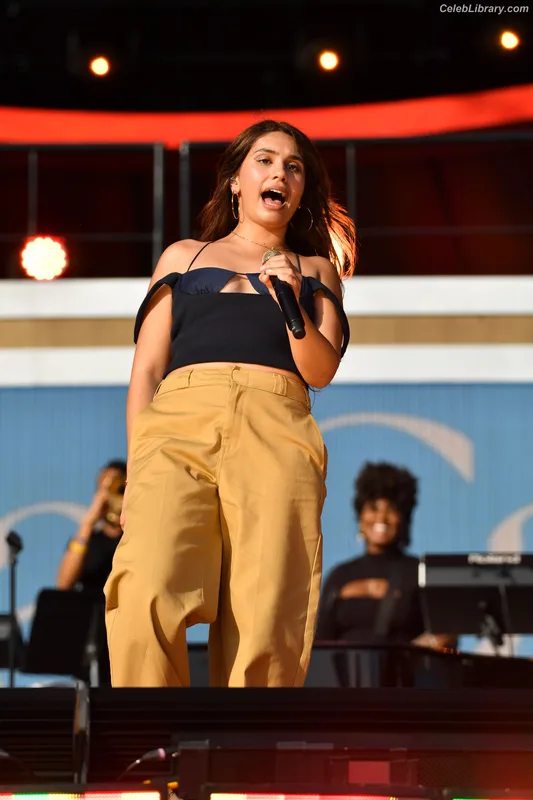 Alessia Cara photo 11 of 310