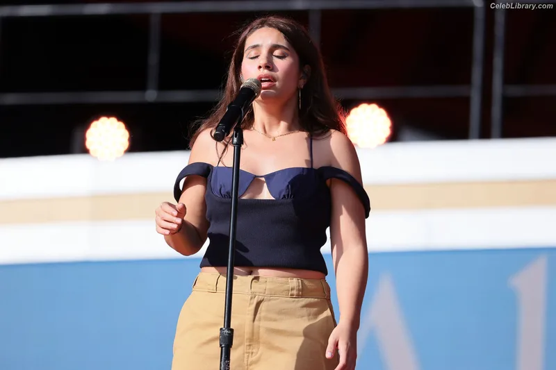 Alessia Cara photo 12 of 310