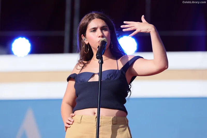 Alessia Cara photo 13 of 310