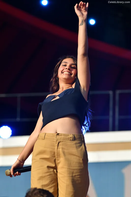 Alessia Cara photo 14 of 310