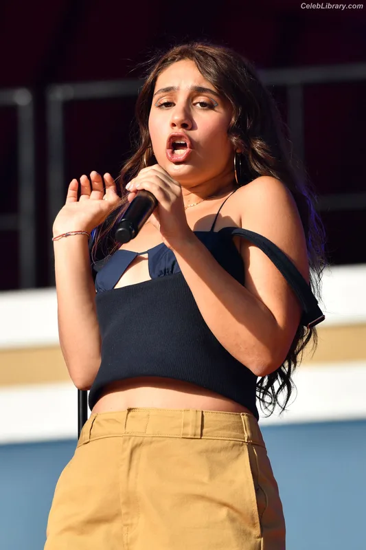 Alessia Cara photo 18 of 310