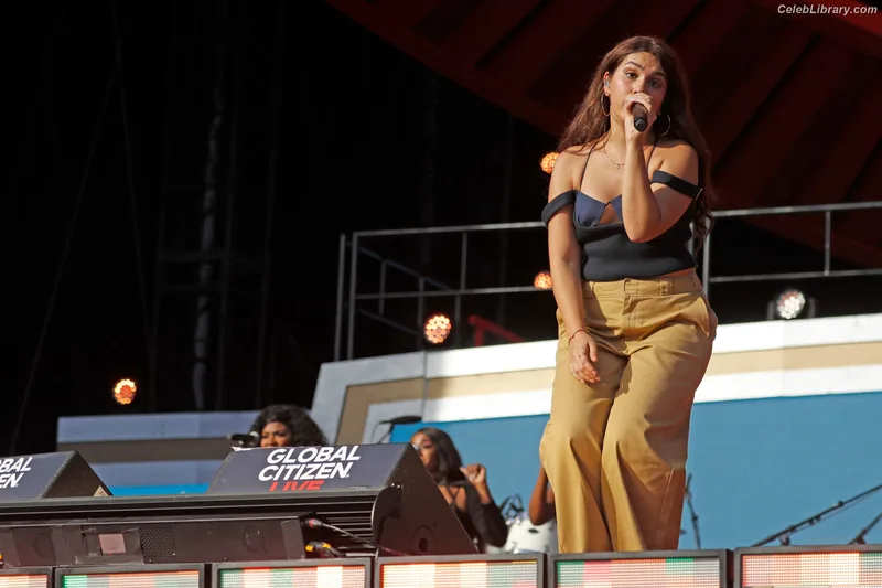 Alessia Cara photo 21 of 310
