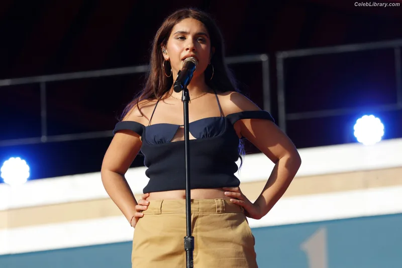 Alessia Cara photo 23 of 310