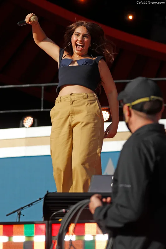 Alessia Cara photo 7 of 310