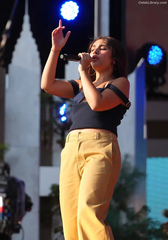 Alessia Cara photo 8 of 310