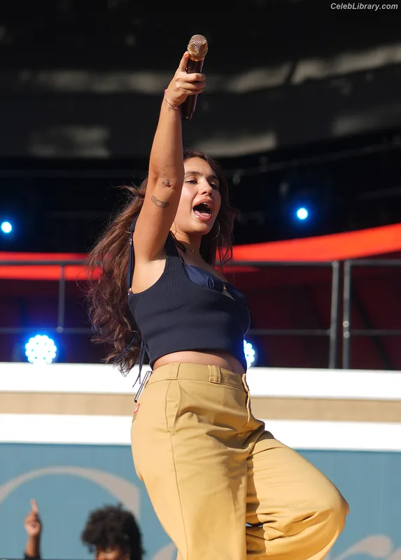 Alessia Cara photo 10 of 310