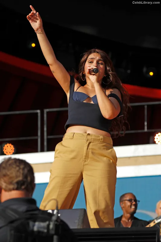 Alessia Cara photo 11 of 310