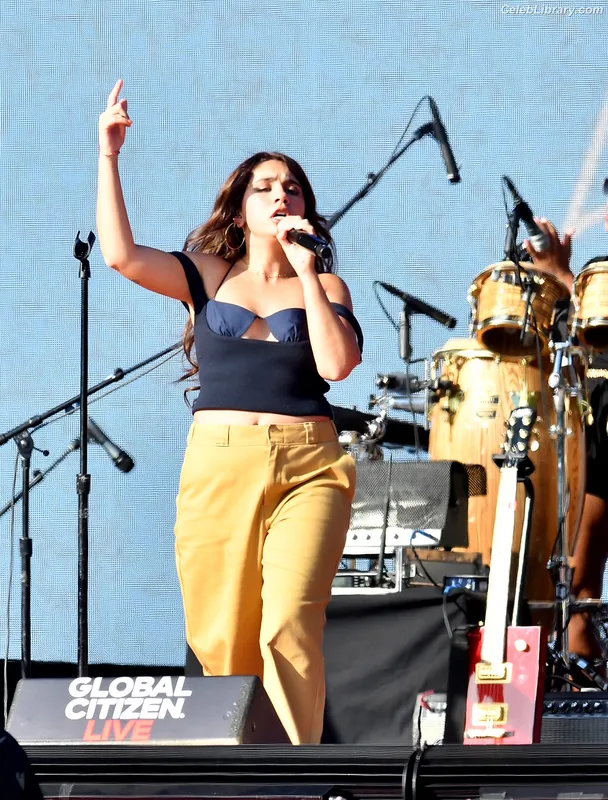 Alessia Cara photo 14 of 310