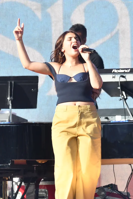 Alessia Cara photo 16 of 310