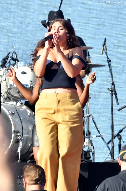 Alessia Cara photo 17 of 310