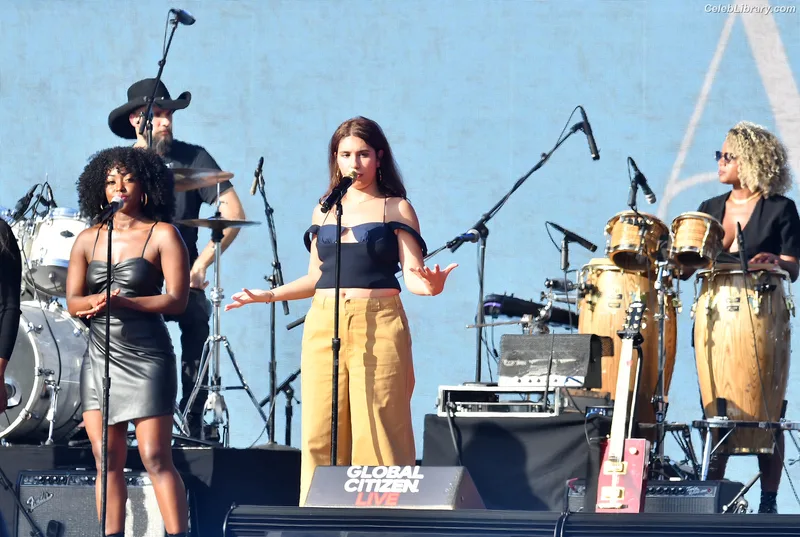 Alessia Cara photo 19 of 310
