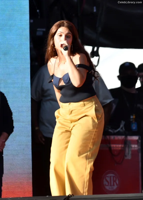Alessia Cara photo 20 of 310