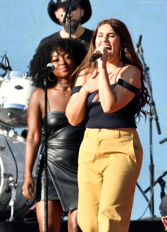 Alessia Cara photo 21 of 310