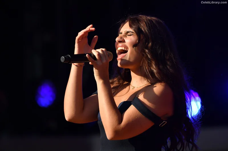 Alessia Cara photo 22 of 310