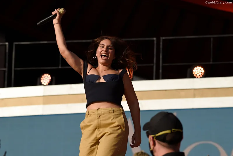 Alessia Cara photo 8 of 310