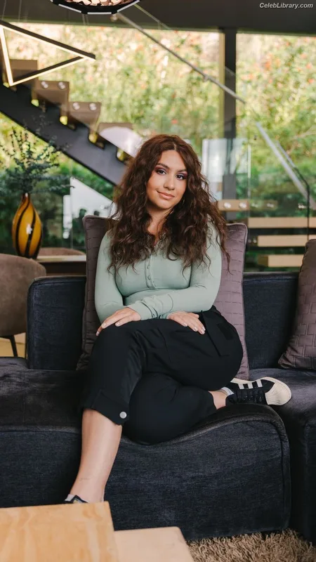 Alessia Cara photo 10 of 310