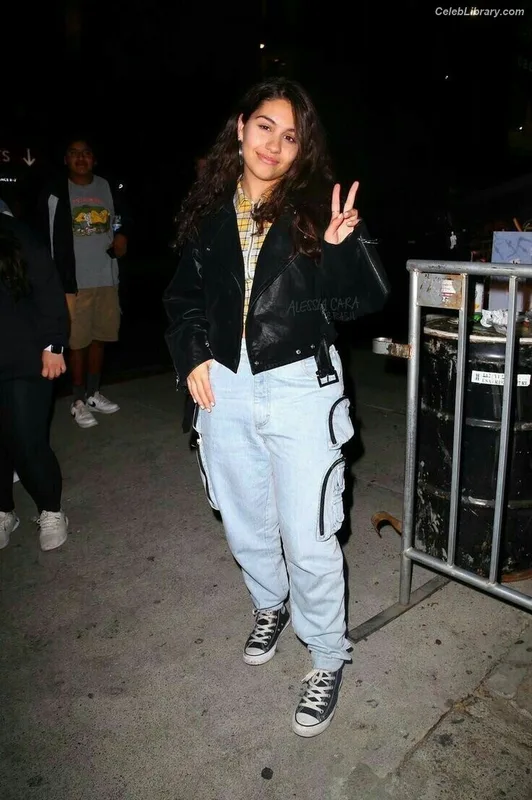 Alessia Cara photo 19 of 310