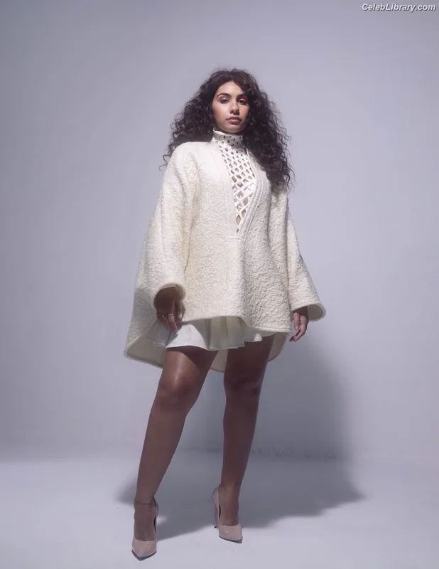 Alessia Cara photo 24 of 310