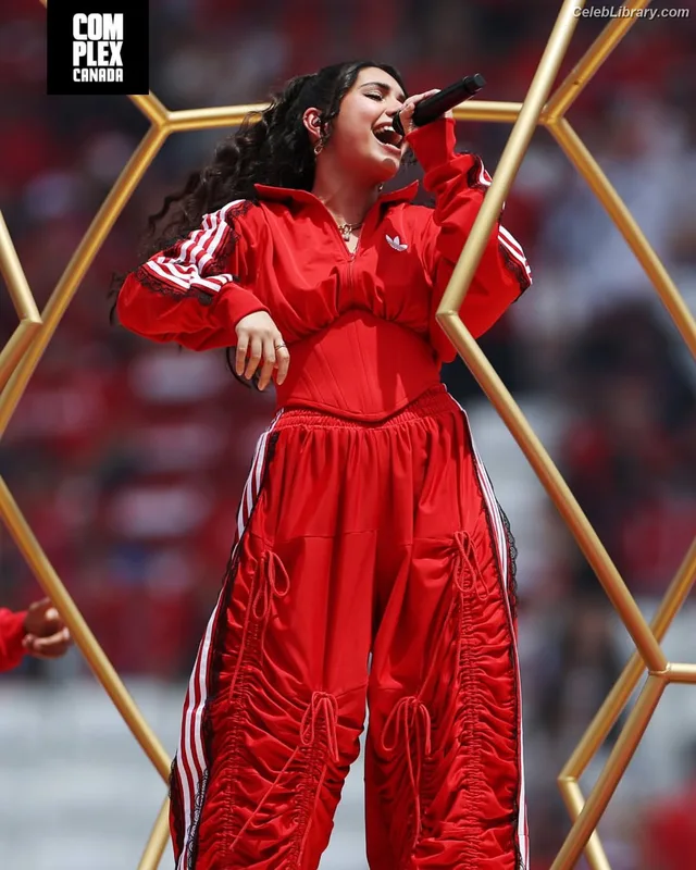 Alessia Cara photo 8 of 310