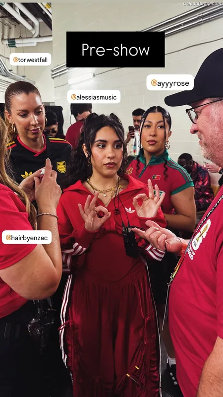 Alessia Cara photo 9 of 310