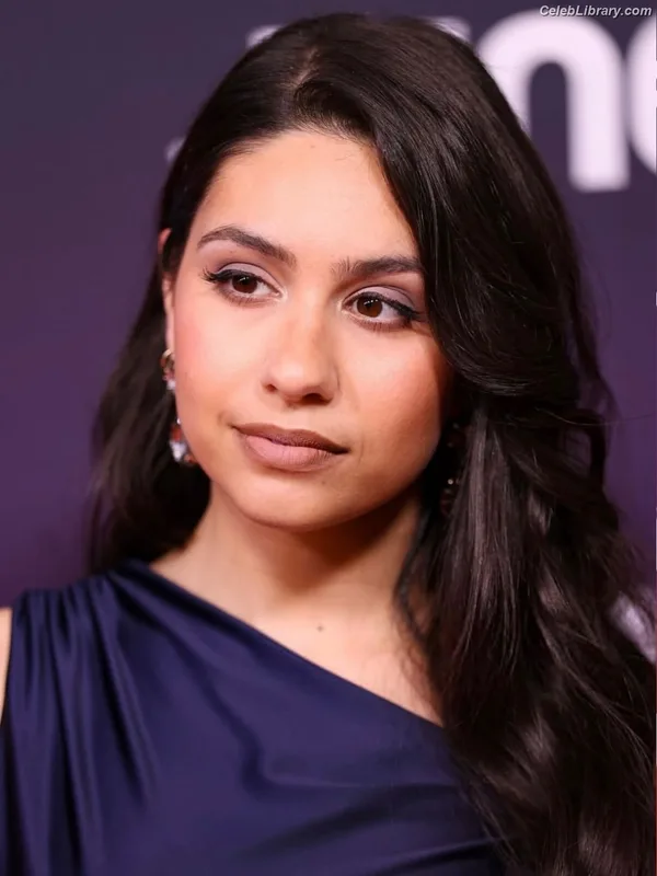 Alessia Cara photo 14 of 310