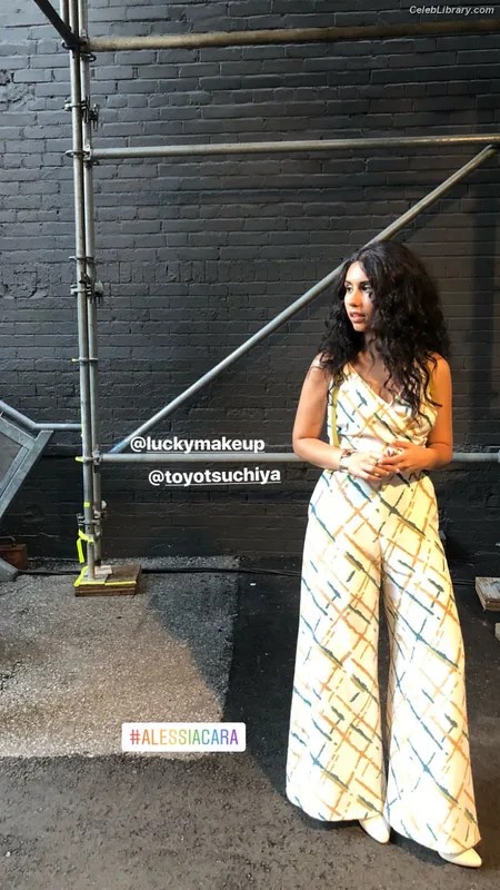 Alessia Cara photo 17 of 310