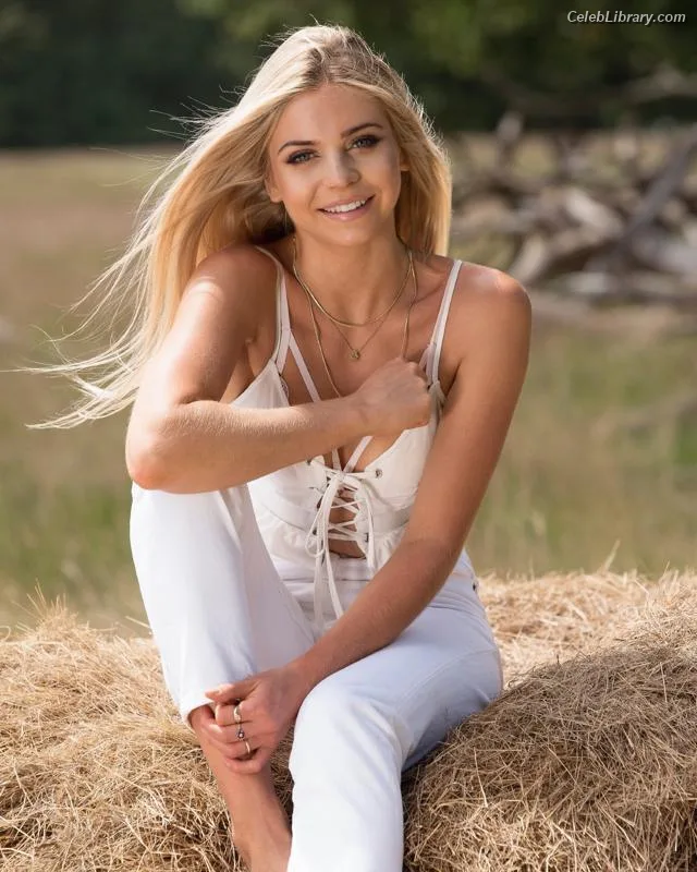 Alex Gray photo 6 of 77