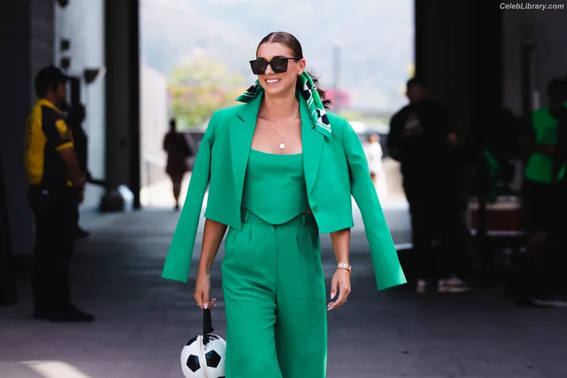 Alex Morgan photo 3 of 65