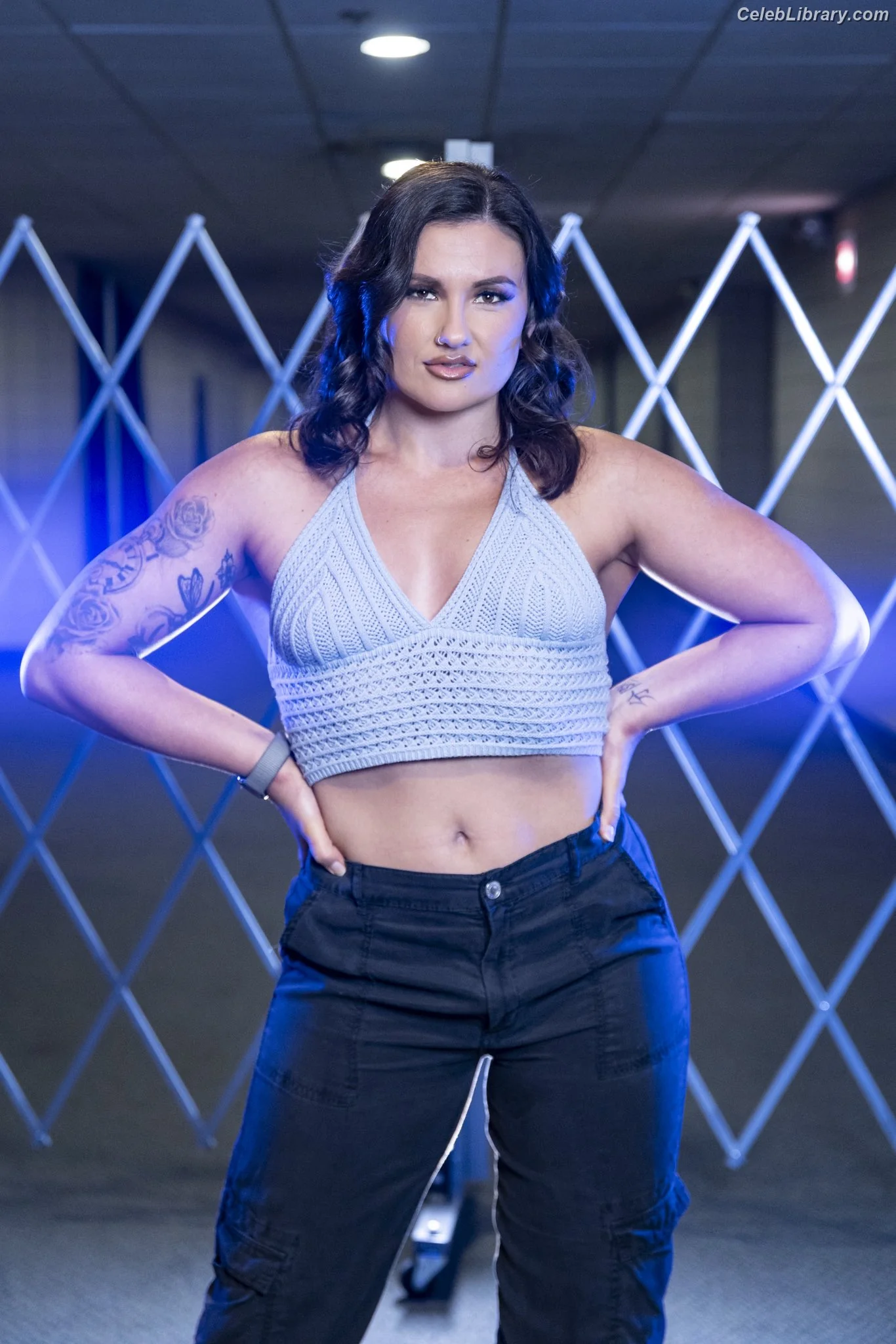 Alex Windsor photo 10 of 98