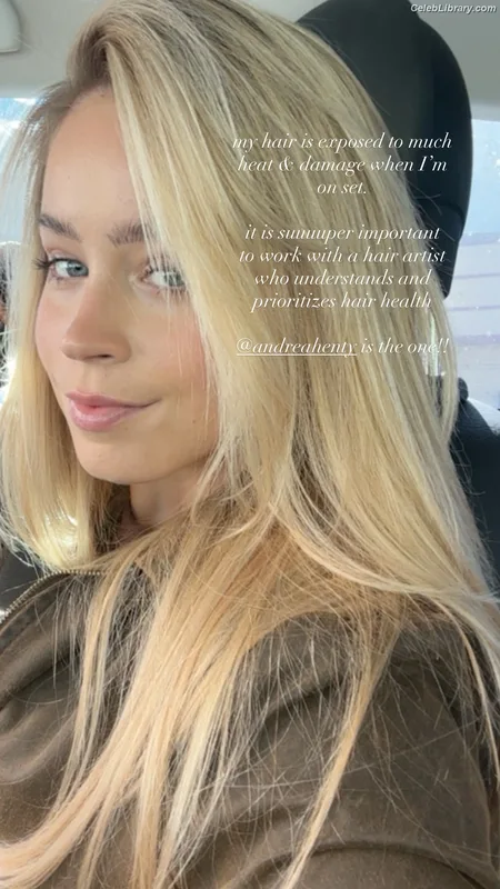 Alexa Blair Robertson photo 8 of 112