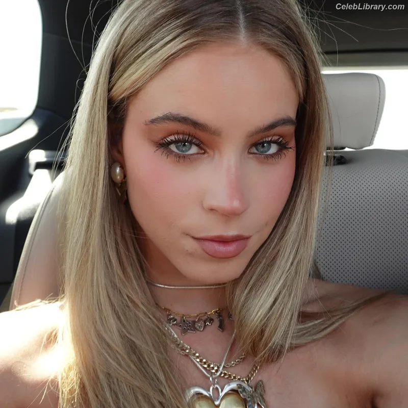 Alexa Blair Robertson photo 3 of 112