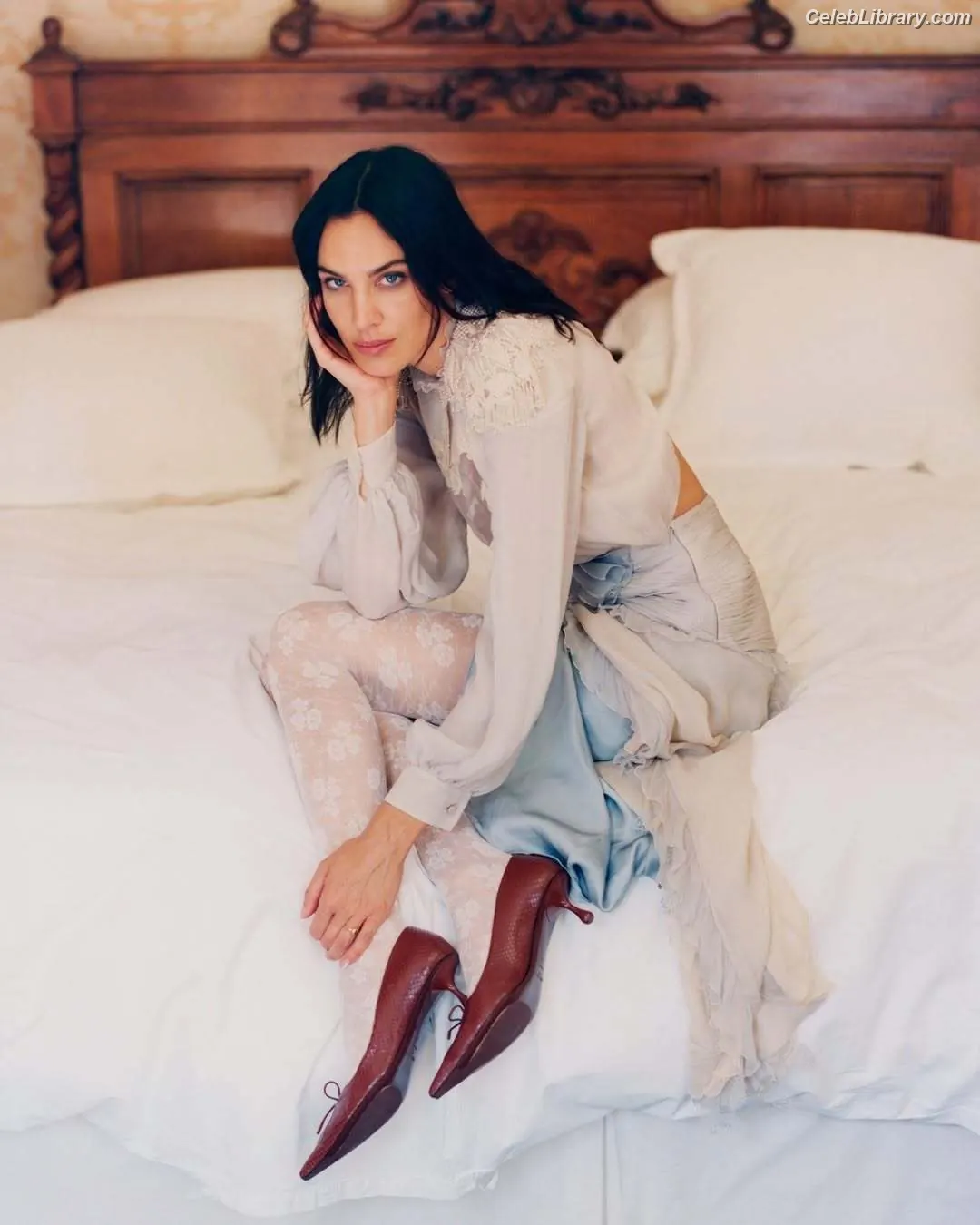 Alexa Chung photo 6 of 105