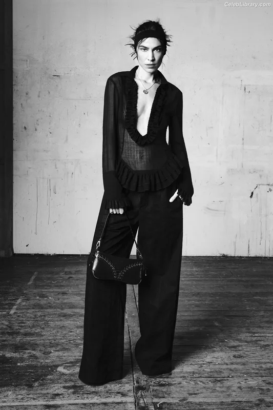 Alexa Chung photo 1 of 106
