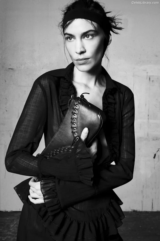 Alexa Chung photo 2 of 106