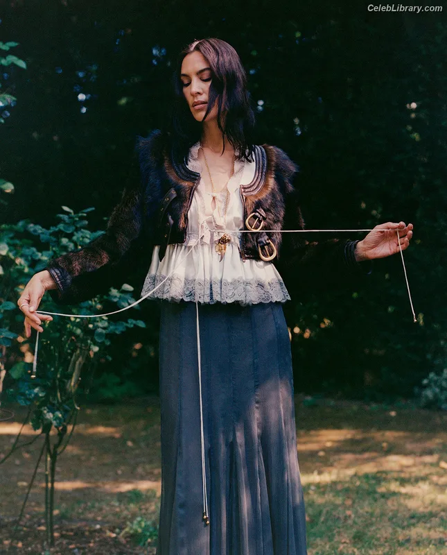Alexa Chung photo 3 of 106