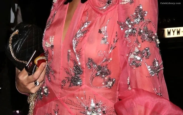 Alexa Chung photo 10 of 106